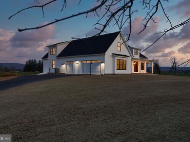 1 PEYTON DRIVE, CARLISLE, PA 17015