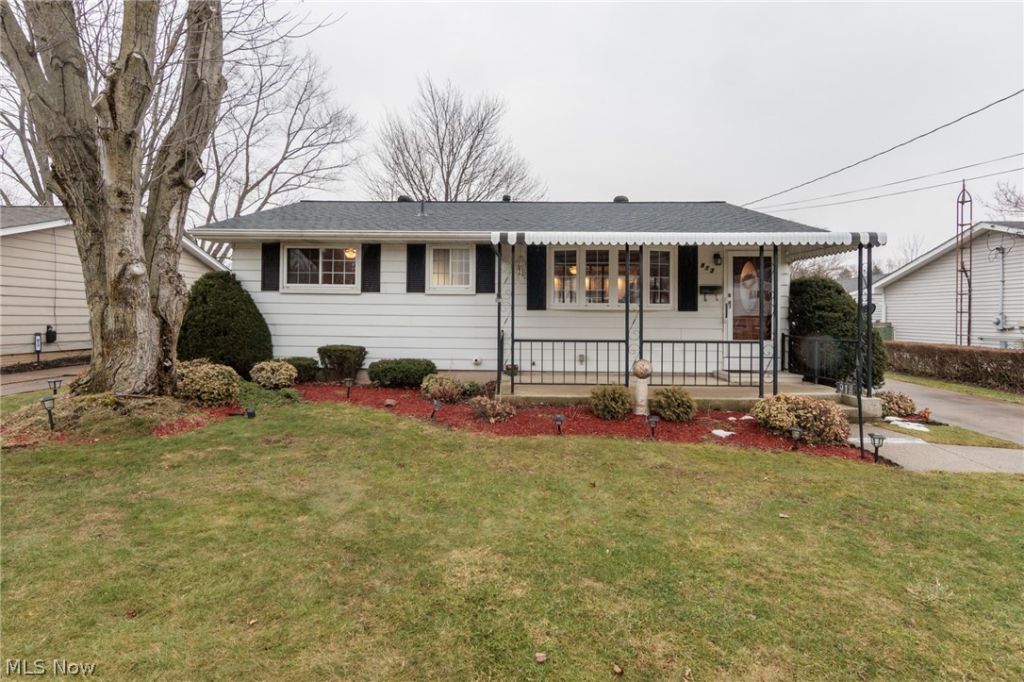 913 Rosewood Drive, Elyria, OH 44035 Main Photo