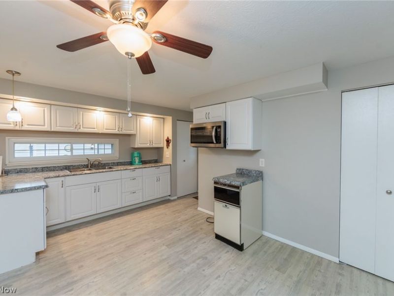 913 Rosewood Drive, Elyria, OH 44035 Photo 11