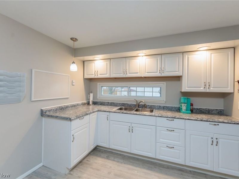 913 Rosewood Drive, Elyria, OH 44035 Photo 13