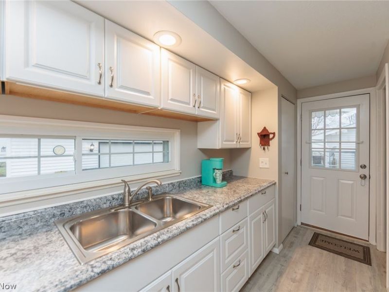 913 Rosewood Drive, Elyria, OH 44035 Photo 14