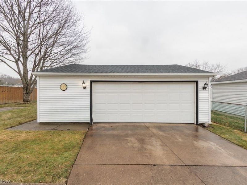 913 Rosewood Drive, Elyria, OH 44035 Photo 3