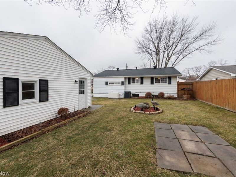 913 Rosewood Drive, Elyria, OH 44035 Photo 5