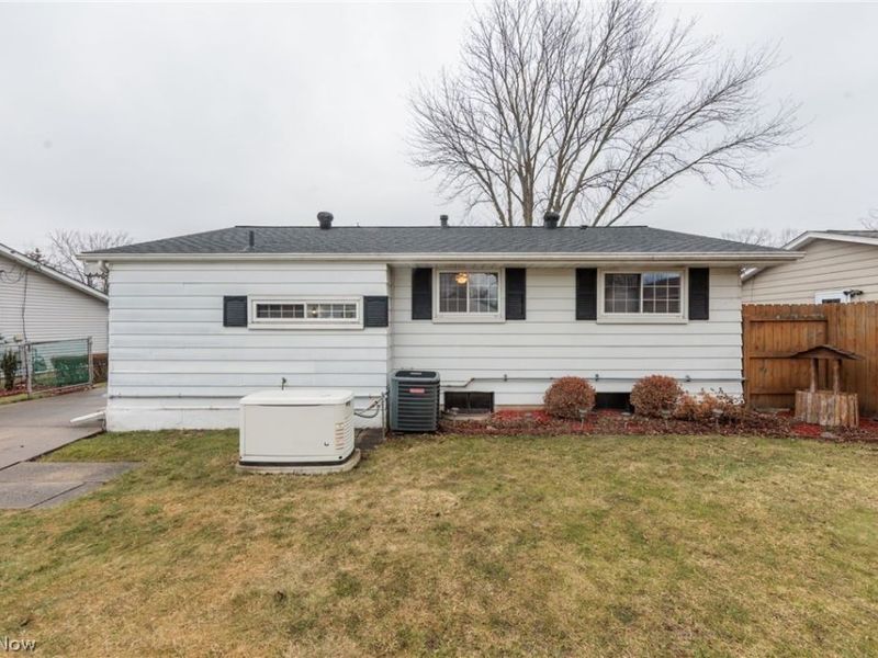 913 Rosewood Drive, Elyria, OH 44035 Photo 6