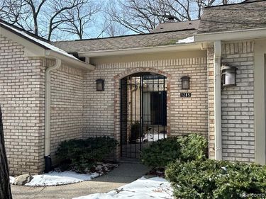 1285 GREENGLEN Court, Bloomfield Twp, MI 48304