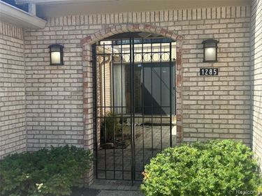 1285 GREENGLEN Court, Bloomfield Twp, MI 48304