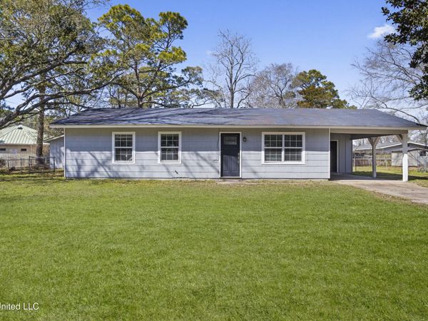 3709 Pineview Drive, Pascagoula, MS 39581