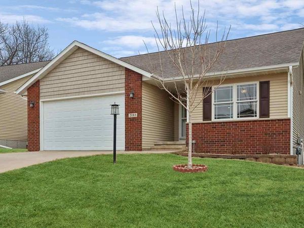 2183 Westminster Cir, Coralville, IA 52241