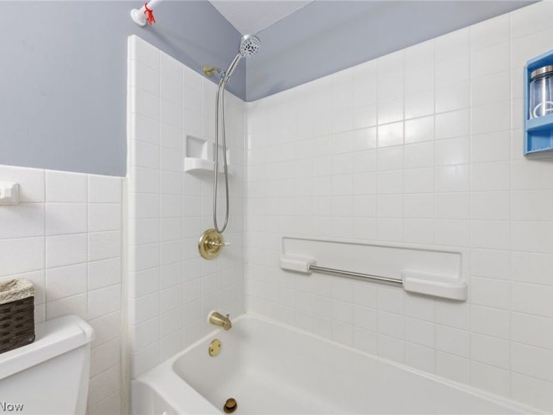 5729 Forest Ridge Drive, North Olmsted, OH 44070 Photo 25