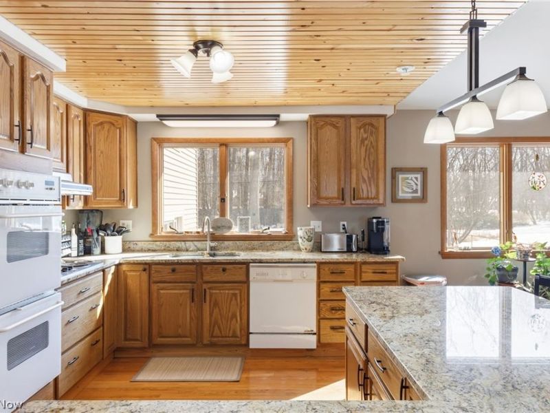 5729 Forest Ridge Drive, North Olmsted, OH 44070 Photo 3