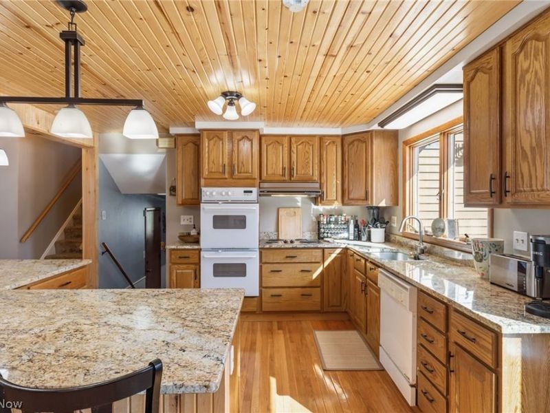 5729 Forest Ridge Drive, North Olmsted, OH 44070 Photo 4