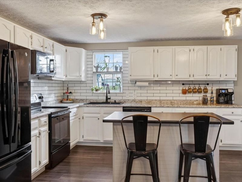 242 Jacqueline Drive, London, OH 43140 Photo 12