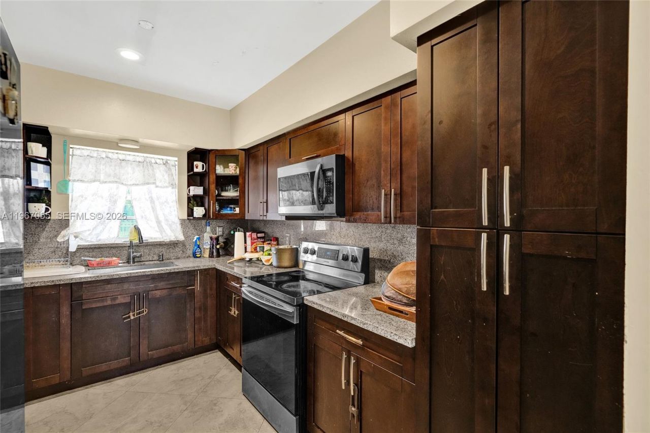 1775 NE 147th St, Miami, FL 33181 Photo