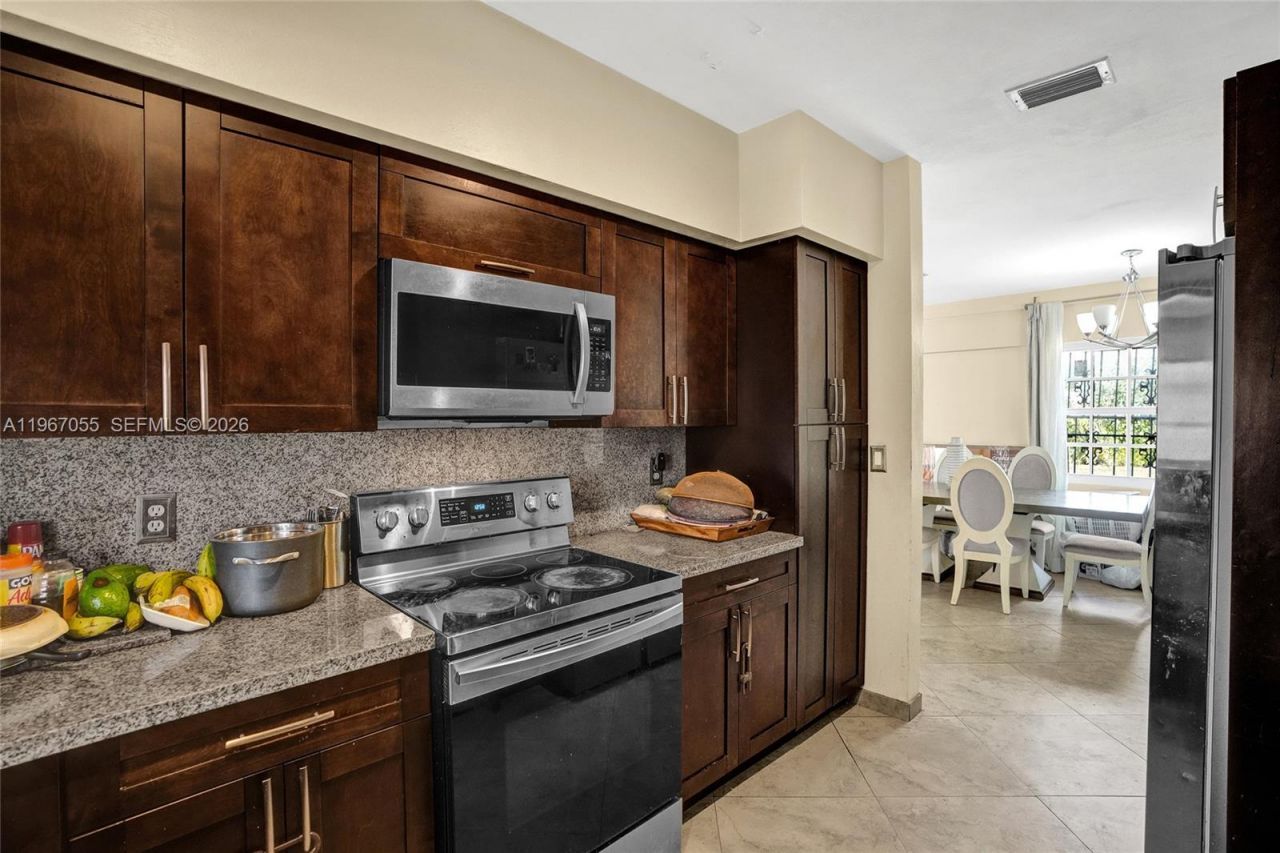 1775 NE 147th St, Miami, FL 33181 Photo