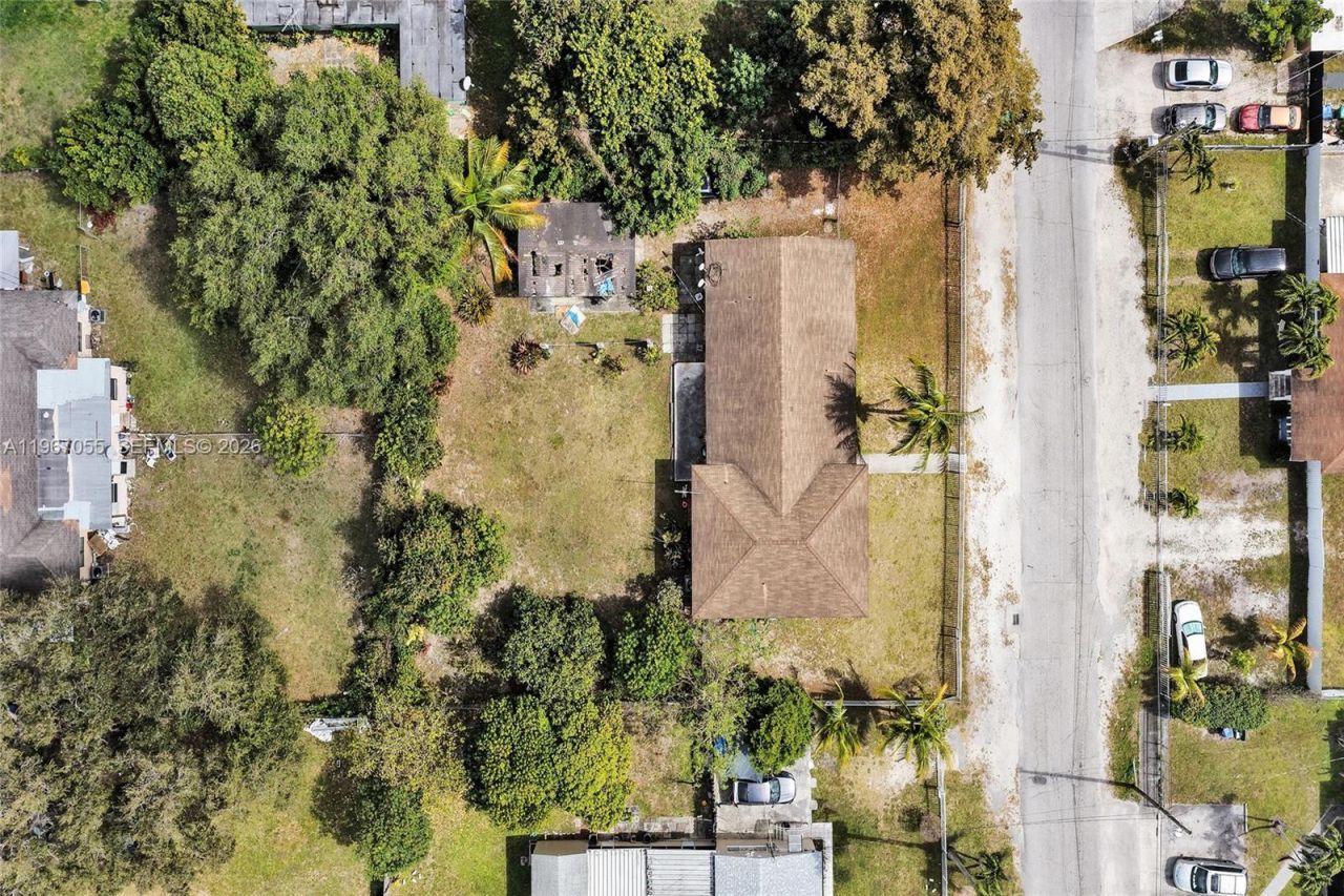 1775 NE 147th St, Miami, FL 33181 Photo