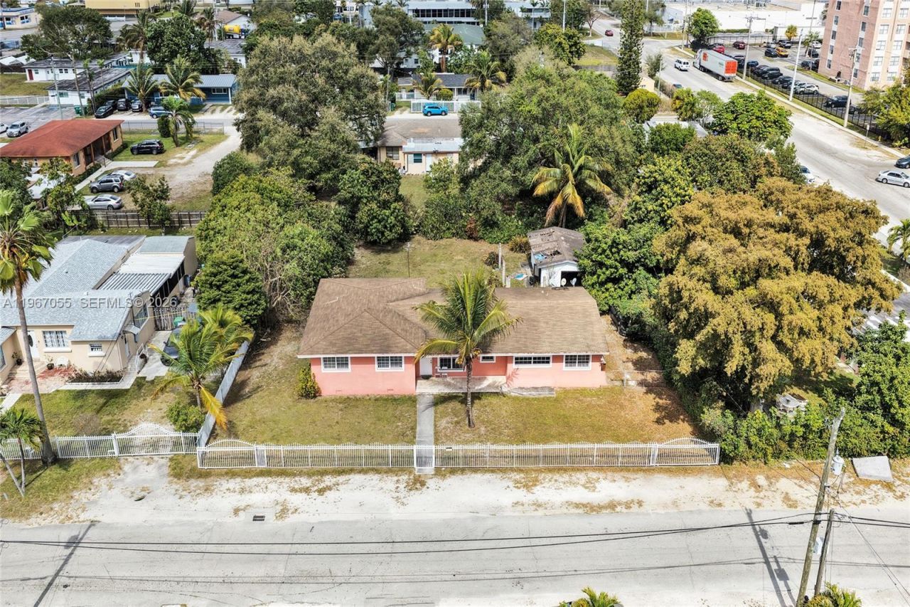 1775 NE 147th St, Miami, FL 33181 Photo
