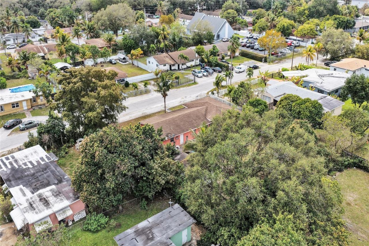 1775 NE 147th St, Miami, FL 33181 Photo