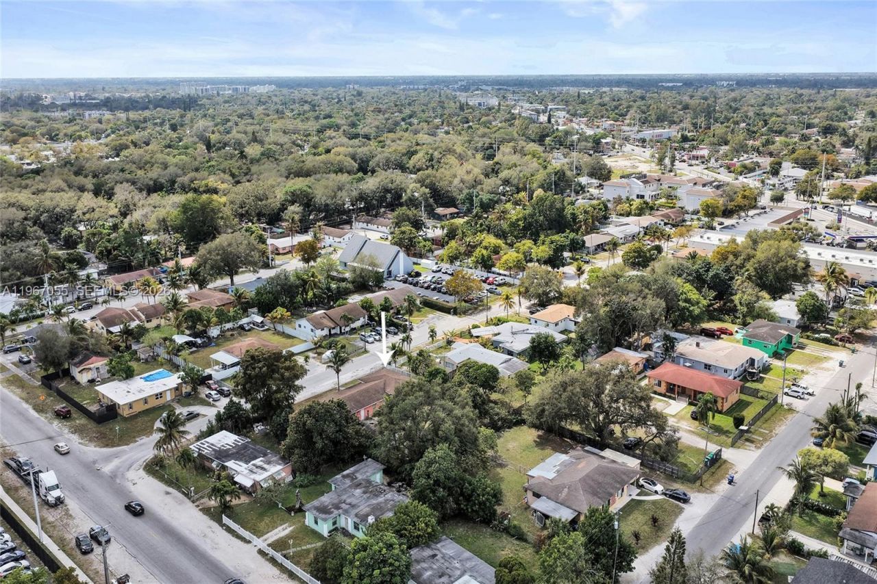 1775 NE 147th St, Miami, FL 33181 Photo