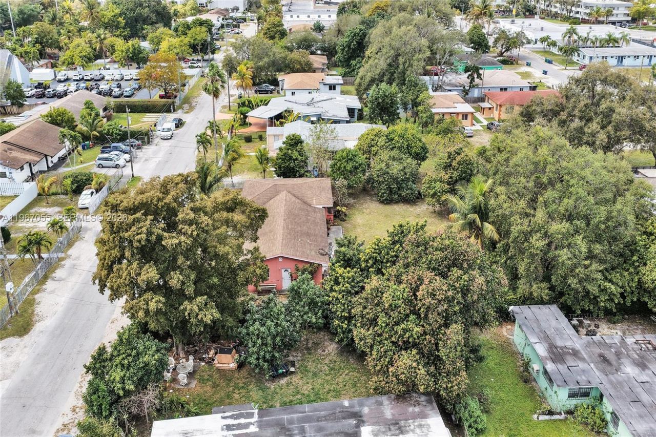 1775 NE 147th St, Miami, FL 33181 Photo