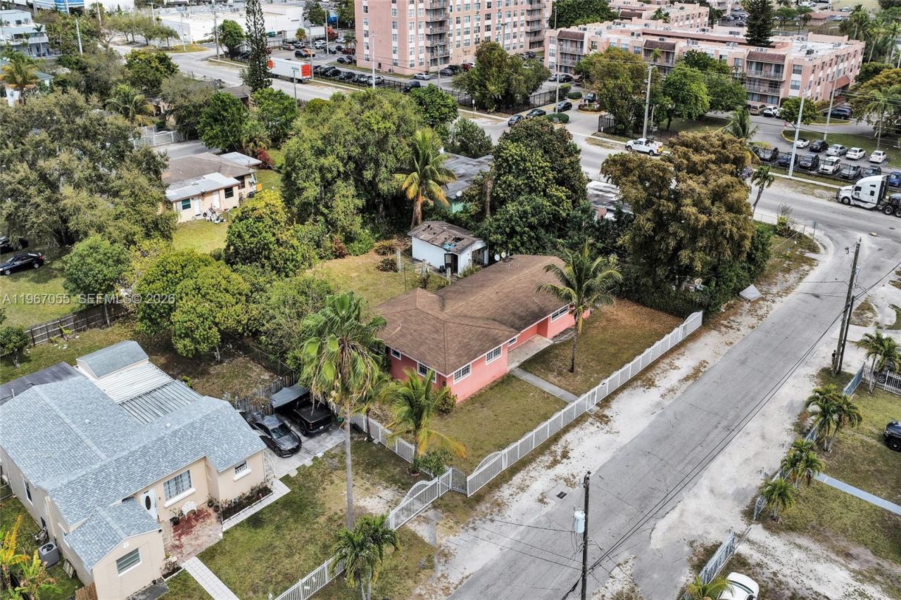 1775 NE 147th St, Miami, FL 33181 Photo