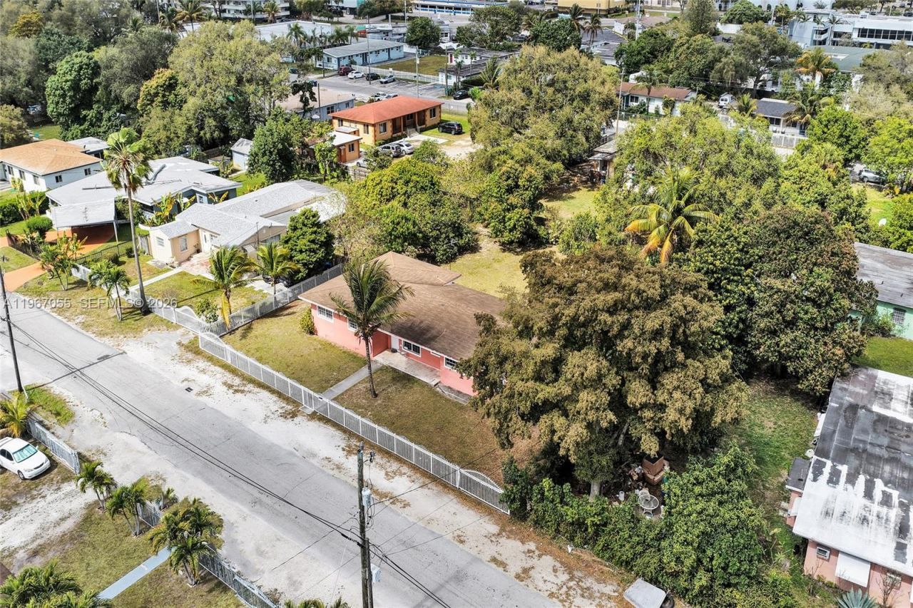 1775 NE 147th St, Miami, FL 33181 Photo