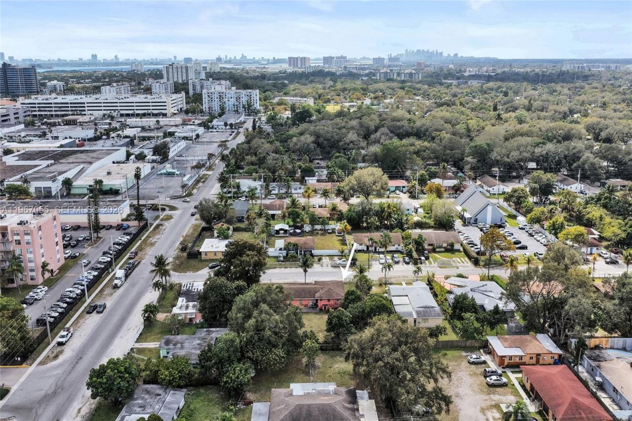 1775 NE 147th St, Miami, FL 33181 Photo