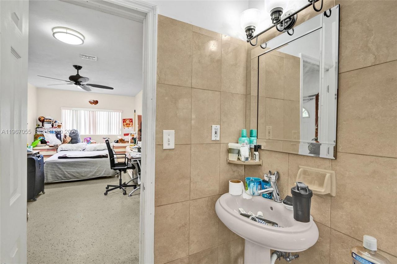 1775 NE 147th St, Miami, FL 33181 Photo