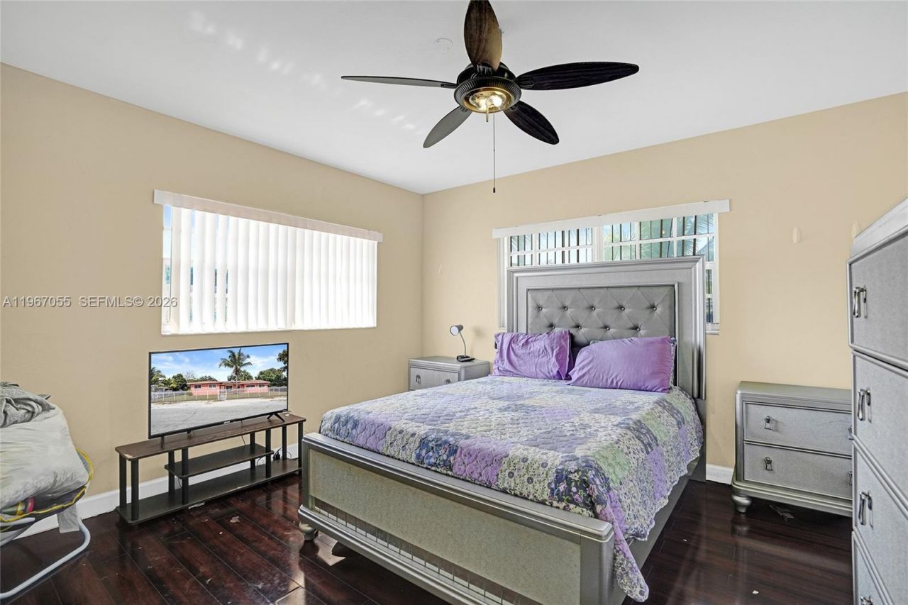 1775 NE 147th St, Miami, FL 33181 Photo