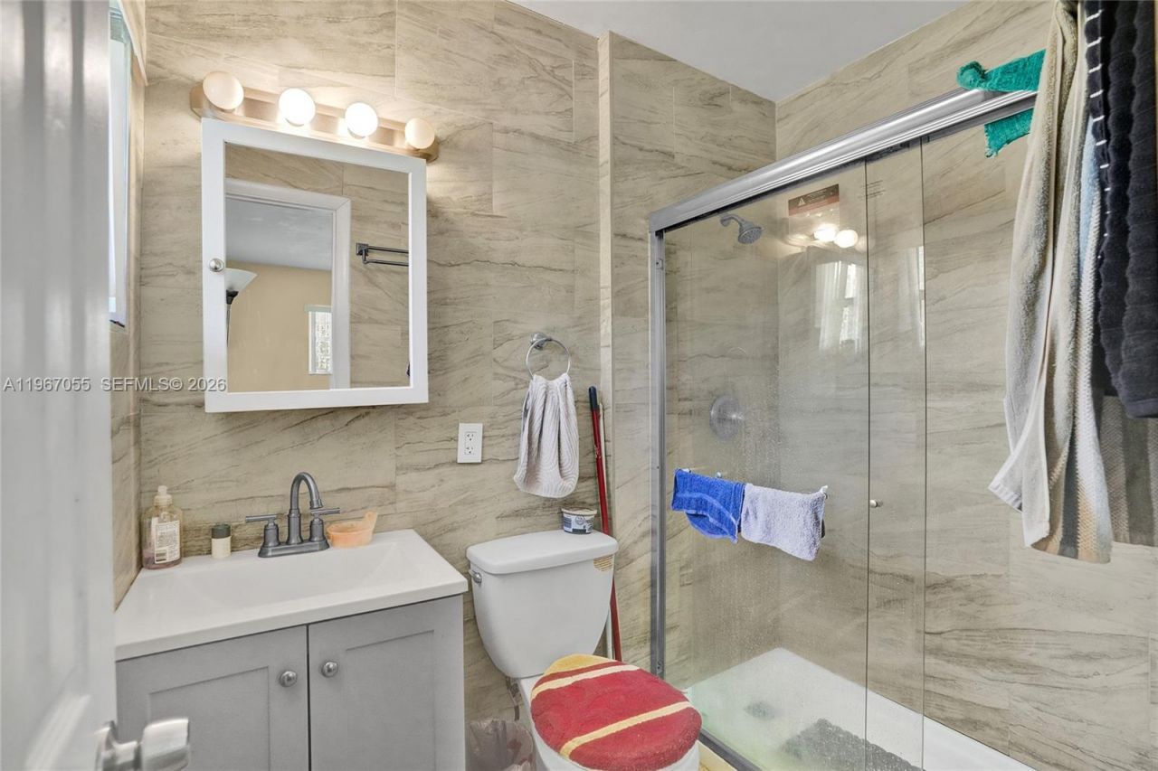 1775 NE 147th St, Miami, FL 33181 Photo