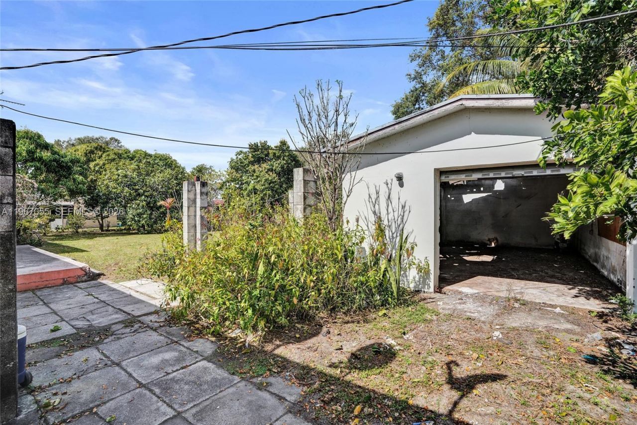 1775 NE 147th St, Miami, FL 33181 Photo