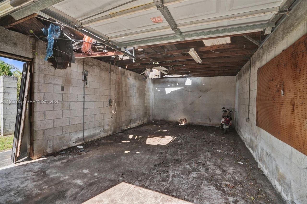 1775 NE 147th St, Miami, FL 33181 Photo