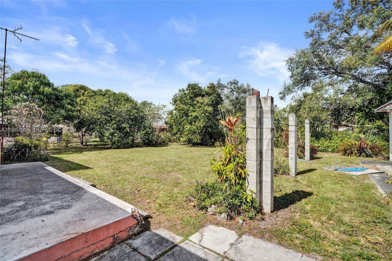 1775 NE 147th St, Miami, FL 33181 Photo