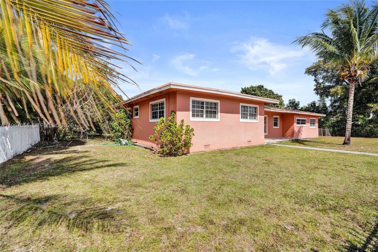 1775 NE 147th St, Miami, FL 33181 Photo