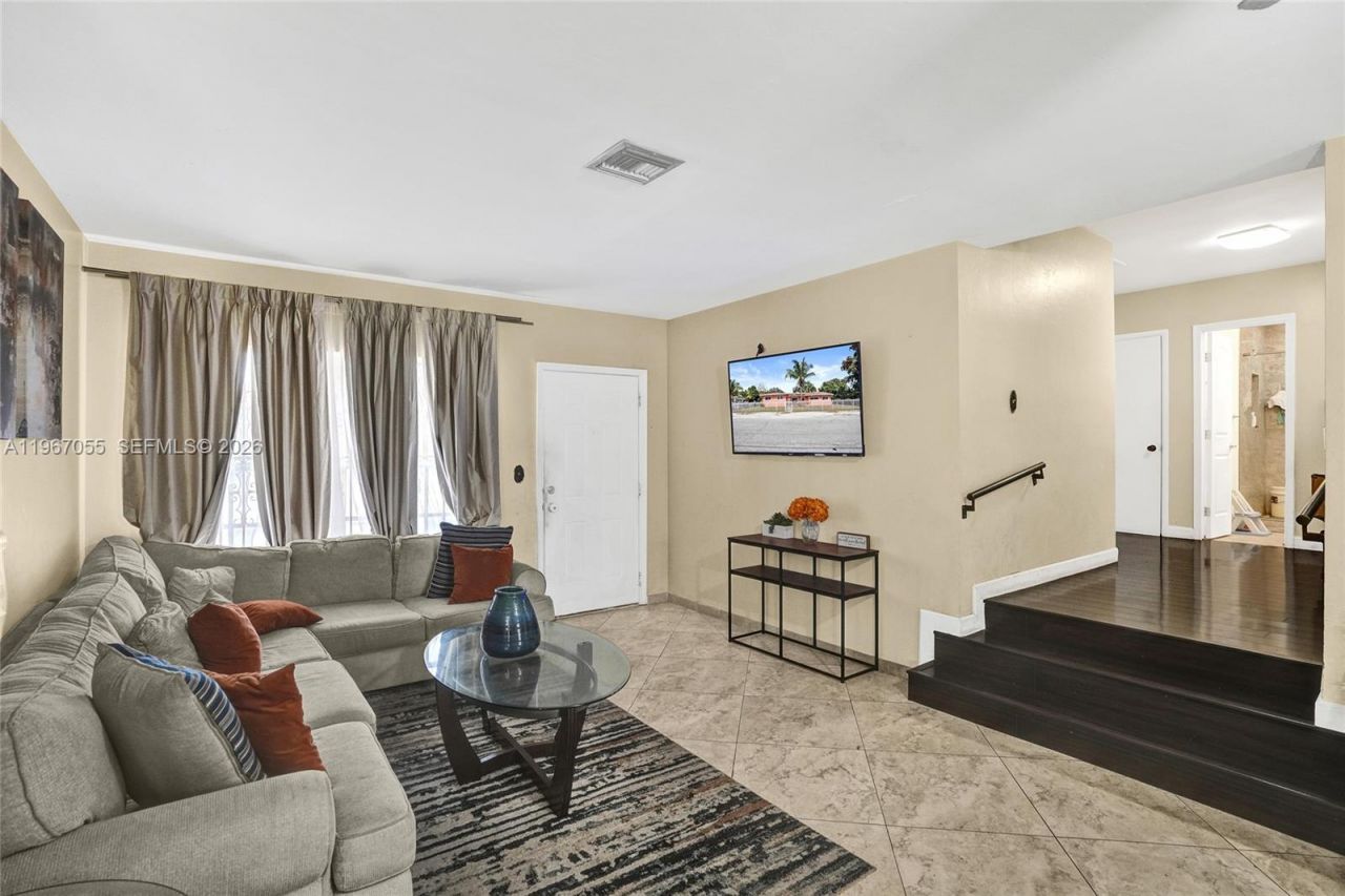 1775 NE 147th St, Miami, FL 33181 Photo