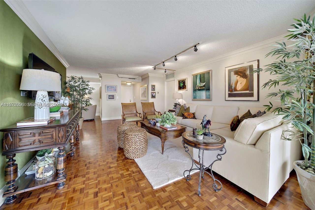 2000 Towerside Ter, Unit 1905, Miami, FL 33138 Photo