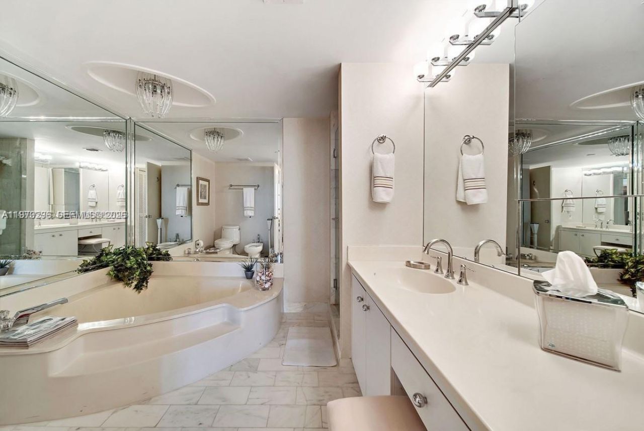 2000 Towerside Ter, Unit 1905, Miami, FL 33138 Photo