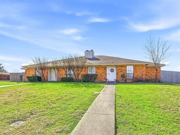 412 Amber Lane, DeSoto, TX 75115