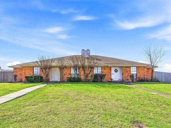 414 Amber Lane, DeSoto, TX 75115
