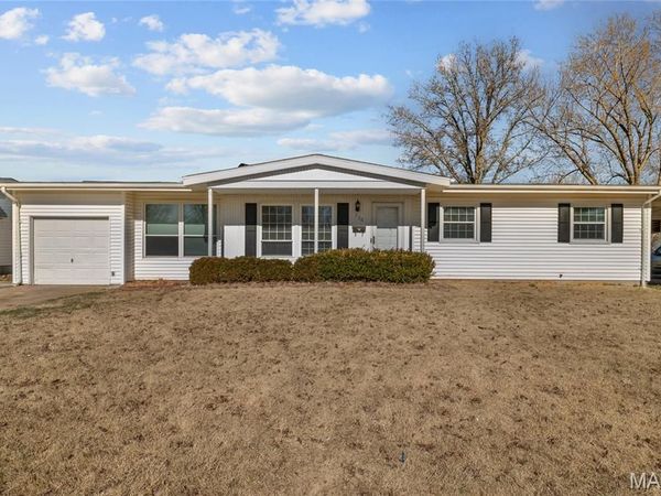 725 Pelican Lane , Florissant, MO 63031