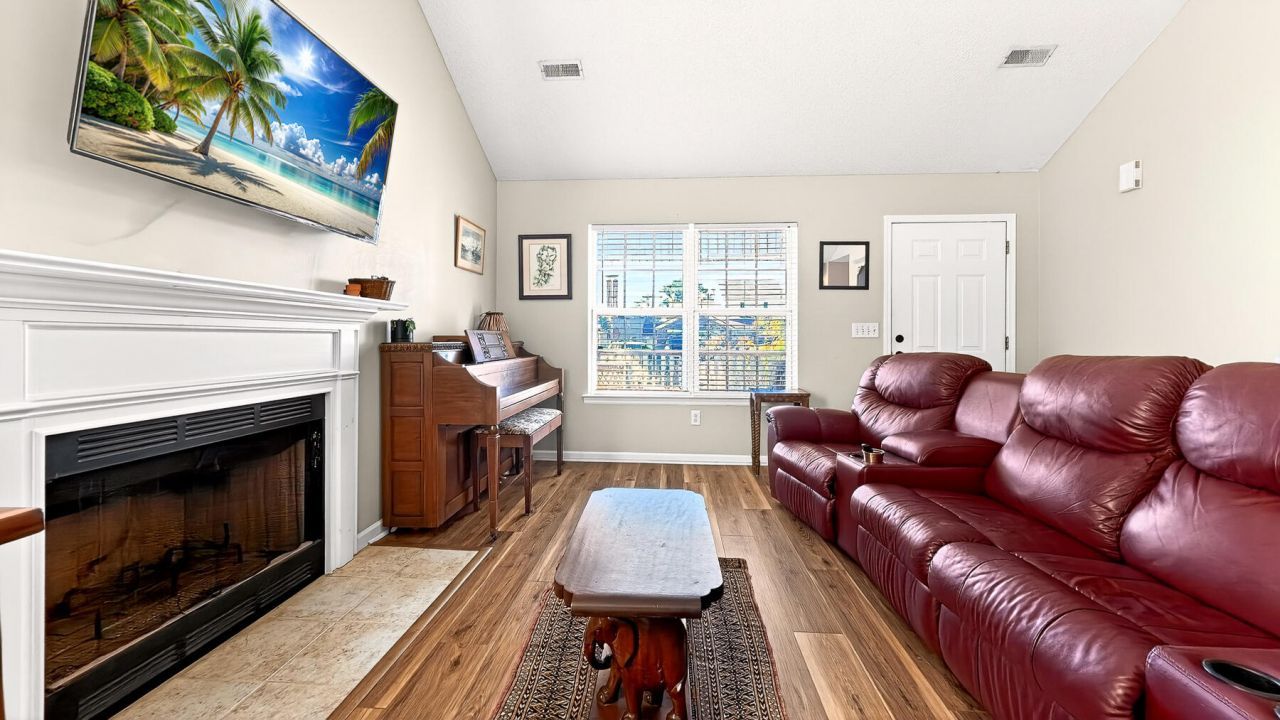 7670 Brookdale Boulevard Photo 10