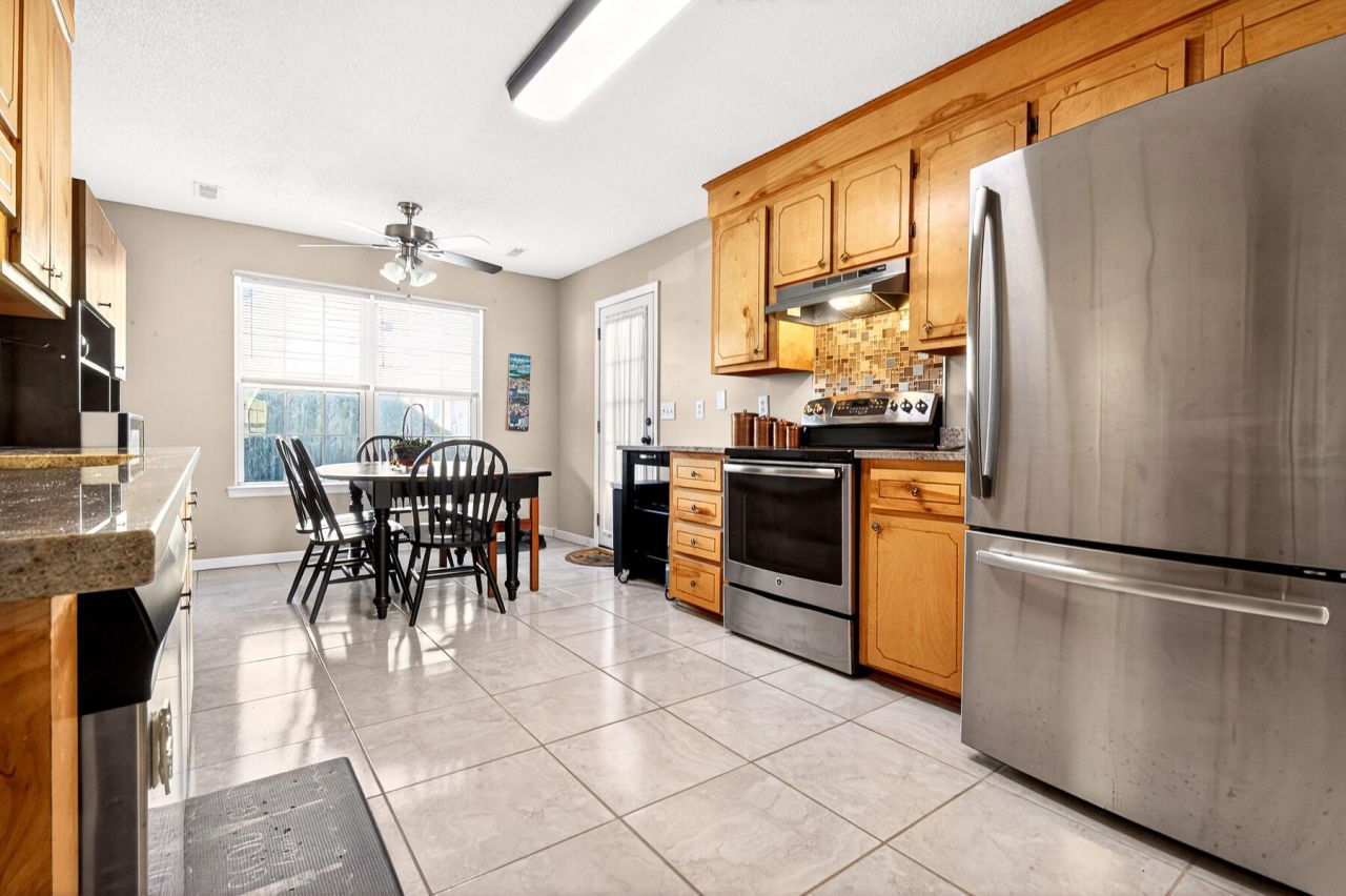 7670 Brookdale Boulevard Photo 15