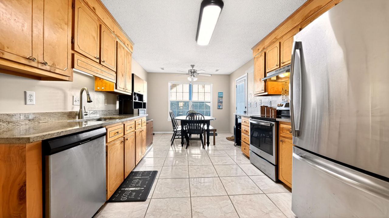 7670 Brookdale Boulevard Photo 16