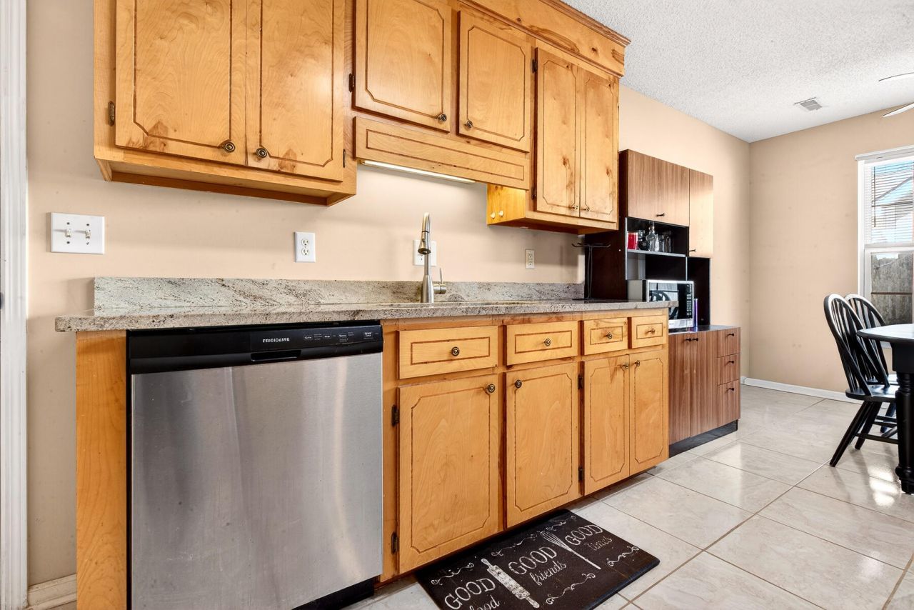 7670 Brookdale Boulevard Photo 18