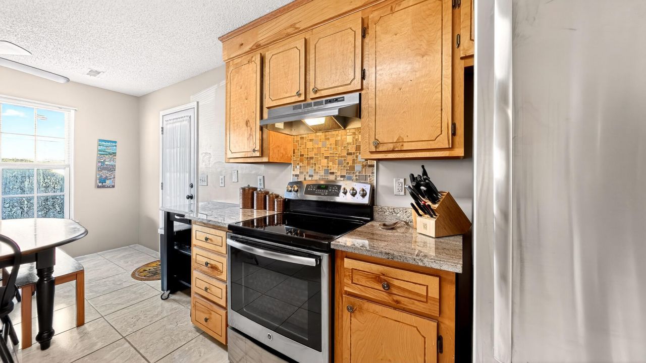 7670 Brookdale Boulevard Photo 20