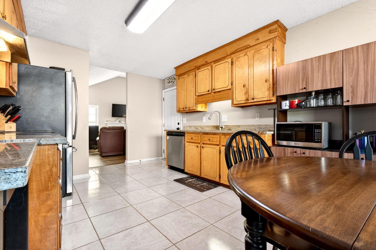 7670 Brookdale Boulevard Photo 21