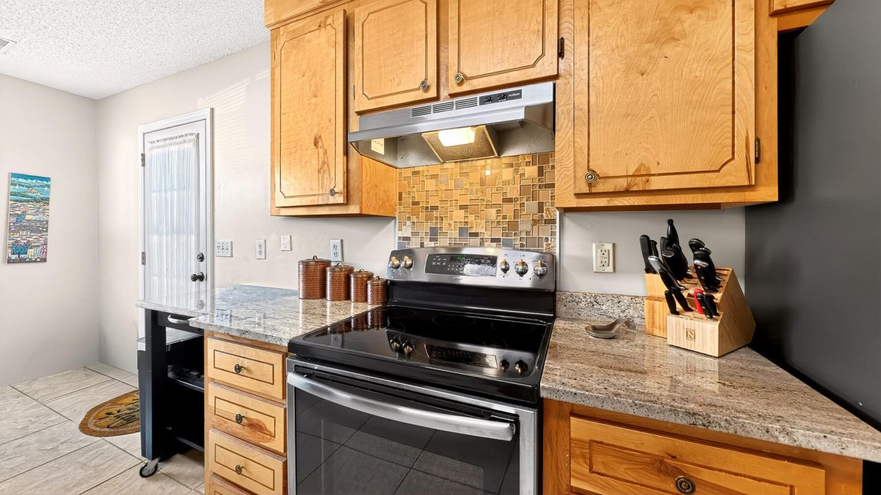 7670 Brookdale Boulevard Photo 22