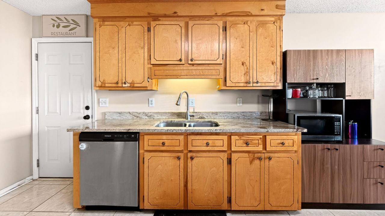 7670 Brookdale Boulevard Photo 23