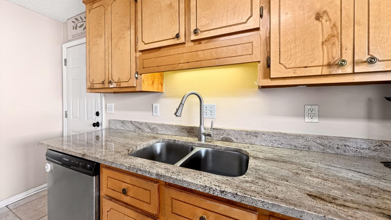 7670 Brookdale Boulevard Photo 24