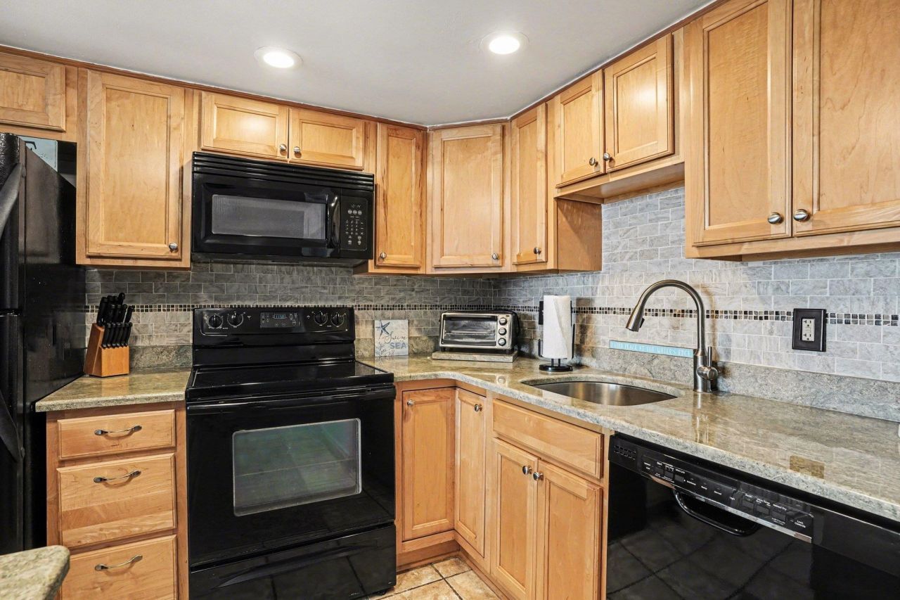 1012 N Waccamaw Dr.  Photo 6