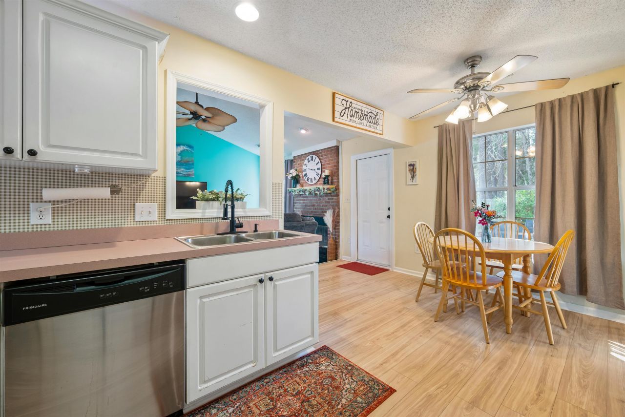 335 Ashwood Ln. Photo 10